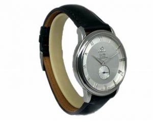 The silvery dials copy watches have black dials.